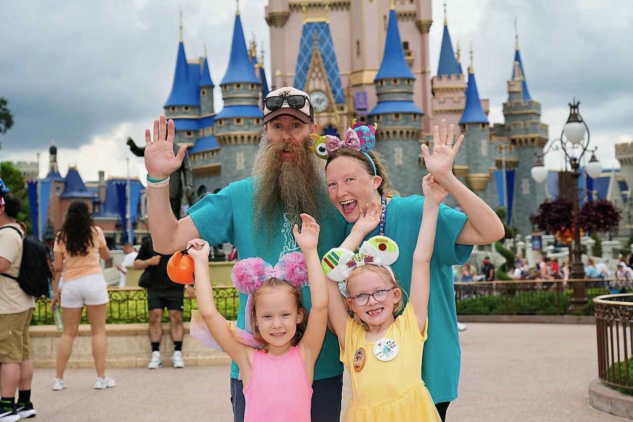 Lorelai and her family in front of Cinderella Castle